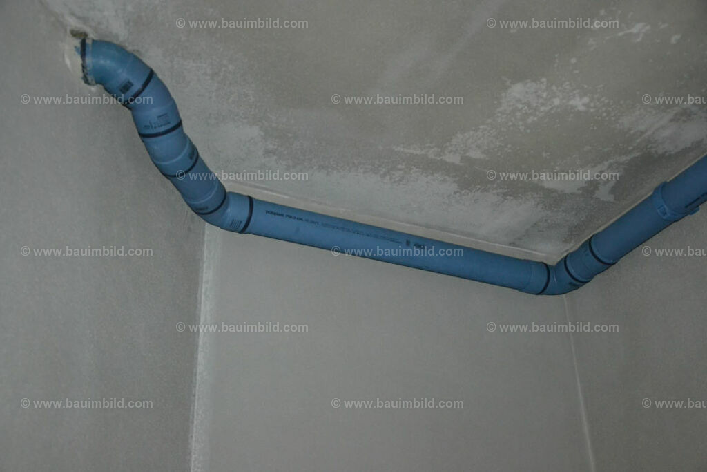 bib-lg15-sanitaer-0102 | Nach LV-Leistungsgruppen sortierte Detailfotos über den Bau eines Hauses. Alle Hausbau-Bilder direkt vom Urheber und Autor der Website Haus-Selber-Bauen.com