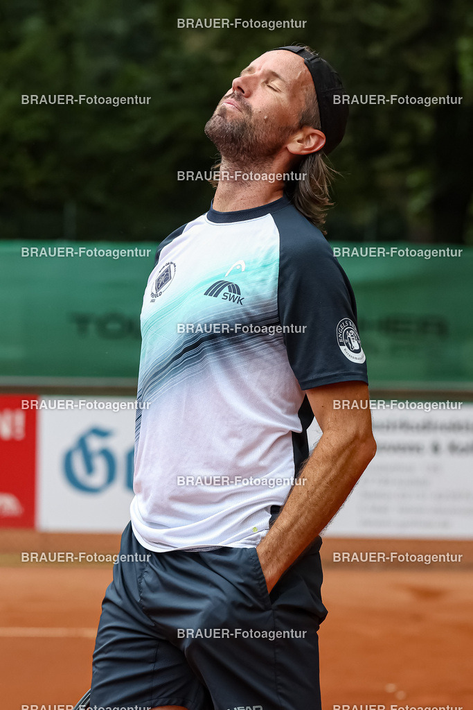 HTC Blau-Weiß Krefeld - LTTC Rot-Weiß Berlin  | Krefeld, Deutschland 21.07.2023, Gero Kretschmer (HTC Blau-Weiß Krefeld) gegen Nino Ehrenschneider (LTTC Rot-Weiss Berlin) ,

bei der 2. Tennis Bundesliga Nord Begegnung zwischen HTC Blau-Weiß Krefeld und LTTC Rot-Weiß Berlin am 21.07.2023 in Krefeld.

(Foto: BRAUER-Fotoagentur)
 
