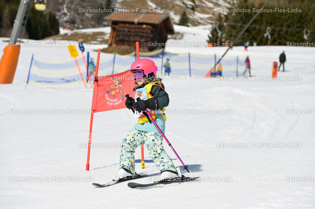 SRF_27.02.2026_655 | Skirennfotos,Serfaus,Fiss,Ladis,Kinderskirennen,Winter,Tirol,Oberland,skirace,SFL,feelfree,weil wir's genießen,ski,Ski,skifahren,Sonnenplateau, - Realisiert mit Pictrs.com