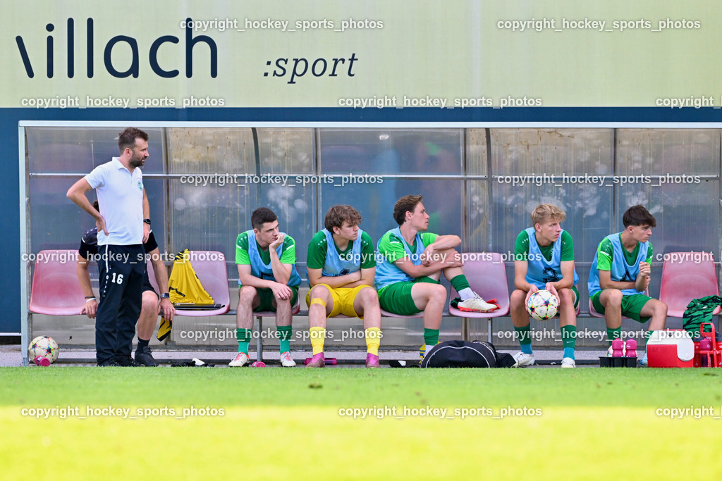 SC Landskron vs. Thal Assling  | Headcoach SC Landskron Stefan Stresch, Spielerbank SC Landskron, SC Landskron vs. Thal Assling , SC Landskron vs. Thal Assling  am 09.08.2024 in Villach (Sportanlage Landskron), Austria, (Photo by Bernd Stefan)