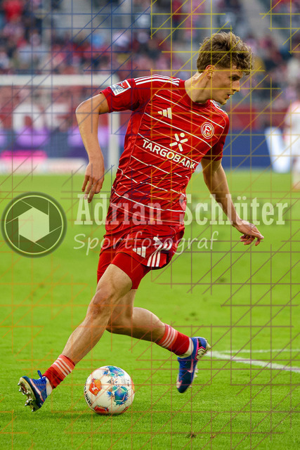 10.04.2026, GER, Fussball, Herren, 2. BL, Saison 2025/2026, Fortuna Düsseldorf - Holstein Kiel | Luca Raimund (Fortuna Düsseldorf) in Aktion am Ball, Einzelaktion 