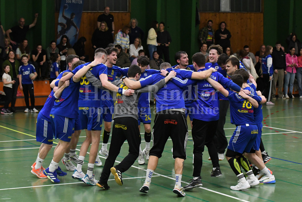 SSG Metten : SpVgg Altenerding | Die SSG Metten jubelt mit ihren Fans - Realisiert mit Pictrs.com