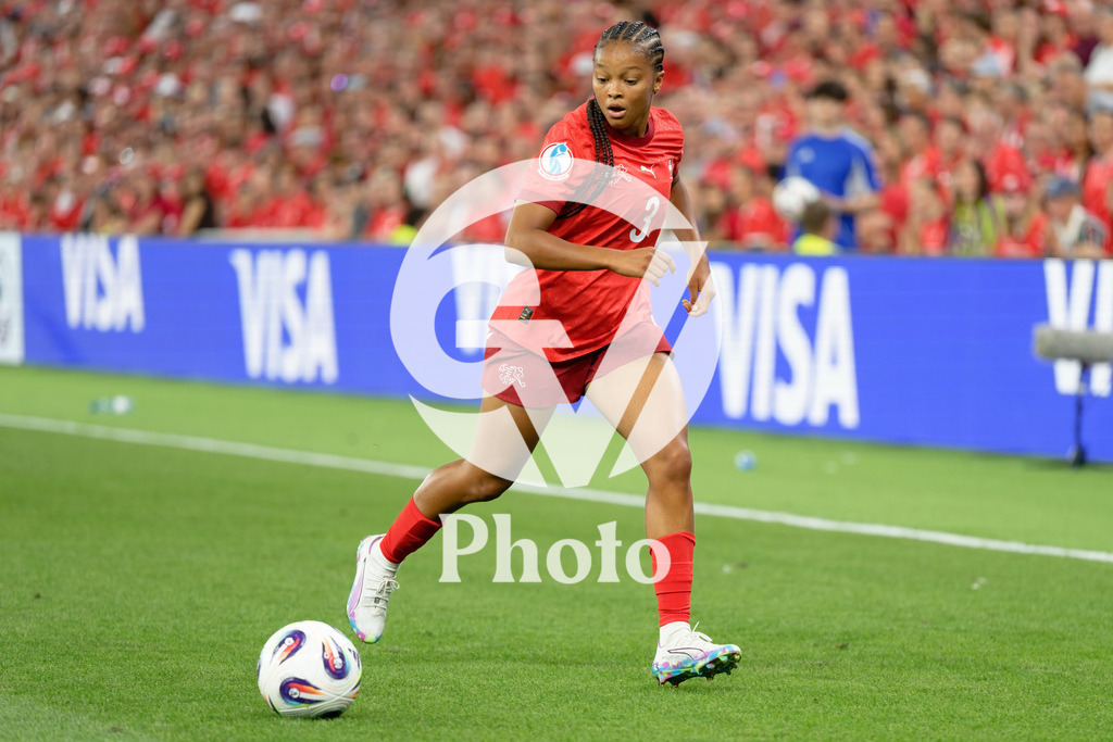 Finland v Switzerland: UEFA Women's EURO 2025 Group A | GENEVA, SWITZERLAND - JULY 10: Leila Wandeler of Switzerland controls the ball  during the UEFA Women's EURO 2025 Group A match between Finland and Switzerland at Stade de Geneve on July 10, 2025 in Geneva, Switzerland. (Photo by Giuseppe Velletri/Sports Press Photo/Getty Images)