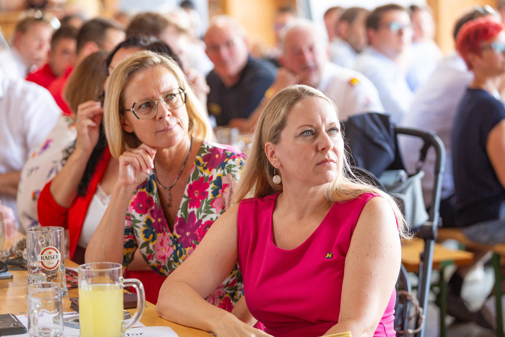 Festakt_027 | Fotodoku des Festaktes im FF-Haus Loosdorf anlässlich der Auszeichnung der Helfer und Hilfsorganisationen  der Hochwasserkatastrophe September 2024