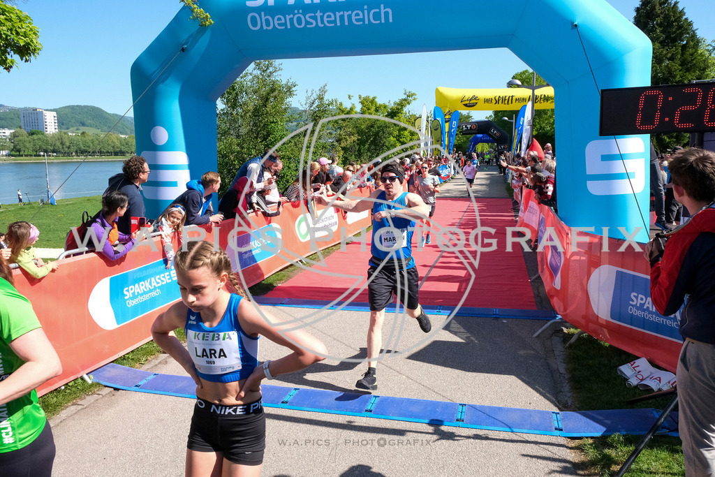 ..... | LINZ,AUSTRIA,27.April 24, Int. 3 Brückenlauf Linz  , Image shows: Photo: WAPICS / Michael ring