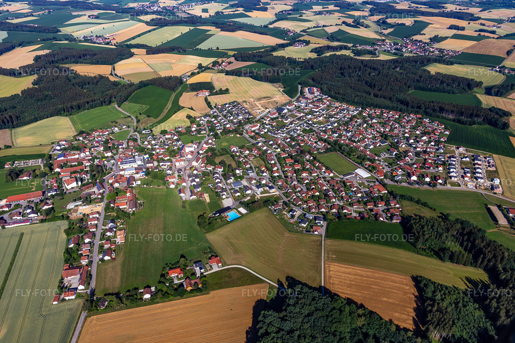 Luftbild: Obergambach im Ortsteil Obergambach in Hohenthann im Bundesland Bayern in Deutschland. Foto: IMG_133109.jpg vom 03.07.2022 durch Werner Riehm/FLY-FOTO.deHohenthann