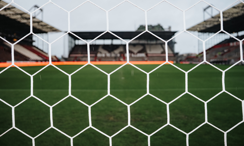 _STP1099 | Der offizielle Shop für FC St. Pauli Fotos. Wähle aus Spielszenen & Fanmomenten dein FCSP Wunschformat. Wir liefern Millerntor-Atmosphäre.