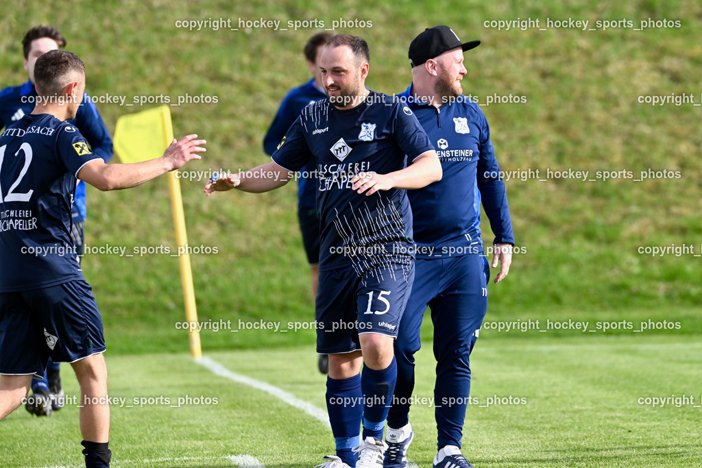 FC Faakersee vs. FC Dölsach | Jubel FC Dölsach Mannschaft, #15 Markus Bachmann FC Dölsach, Headcoach FC Dölsach Andreas Wenger, #12 Christian Brandstätter FC Dölsach, FC Faakersee vs. FC Dölsach, FC Faakersee vs. FC Dölsach am 20.04.2025 in Finkenstein (Sportplatz Finkenstein), Austria, (Photo by Bernd Stefan)