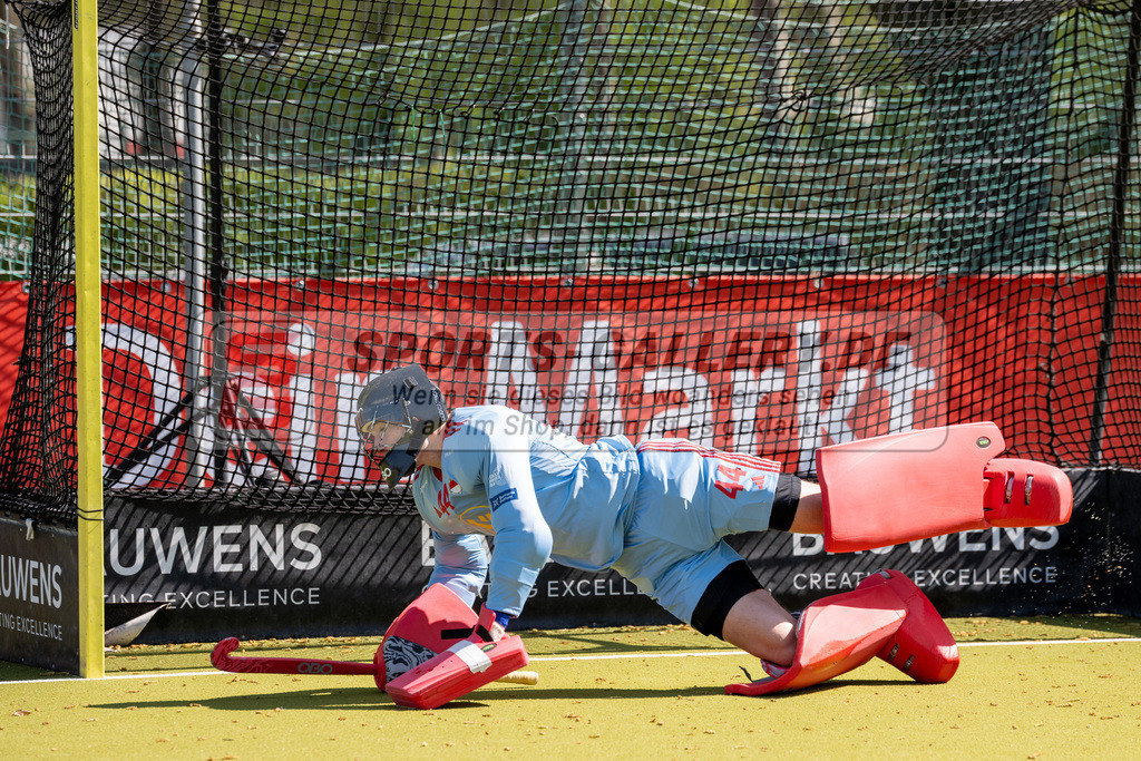 SFE_20250412_0016 | Köln, Deutschland, 12.04.2025:  Hockey 1. Bundesliga Herren Rot-Weiss Köln - Harvestehuder THC im KTHC Stadion Rot-Weiss Köln Tennis and Hockey Club am 12.04.2025 in Köln, Deutschland. (Foto von Stephan Fehrmann)Köln, Germany, 12.04.2025: Hockey 1. Bundesliga Herren Rot-Weiss Köln - Harvestehuder THC in KTHC Stadion Rot-Weiss Köln Tennis and Hockey Club at 12.04.2025 in Köln, Deutschland. (Foto from Stephan Fehrmann)