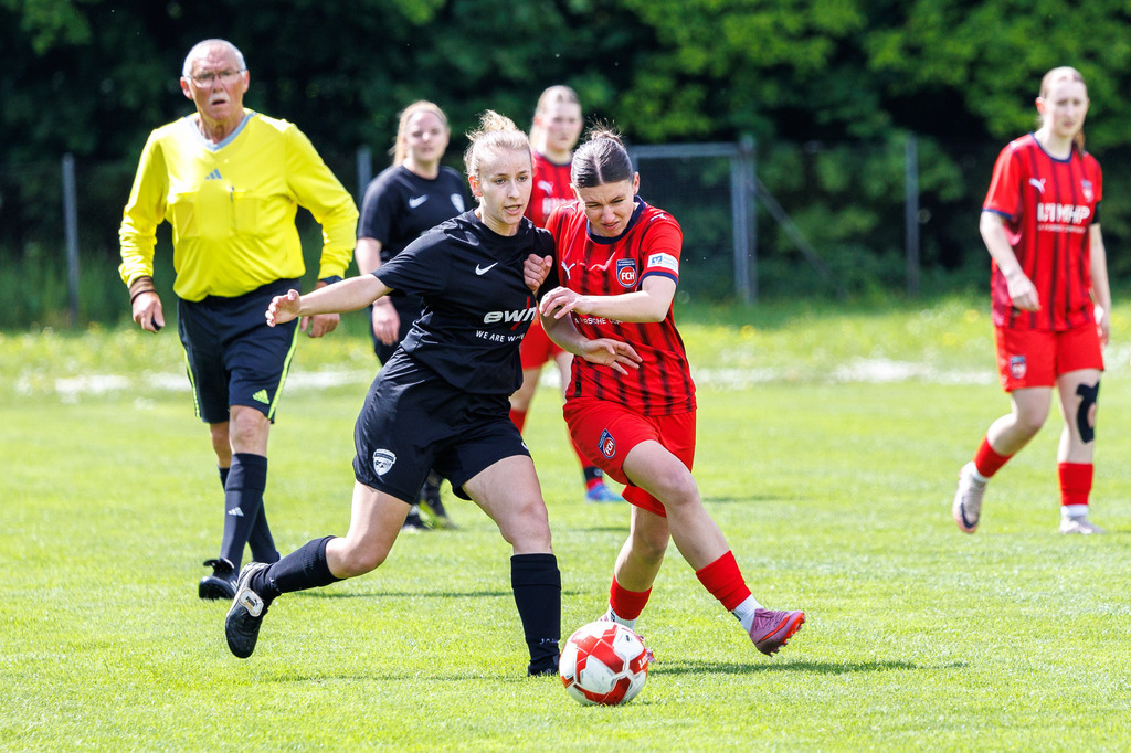 20260517-SGMHS-FCH_013 | SGM Hohenmemmingen/Sontheim vs. 1.FC Heidenheim 1846 II, Fußball, Frauen, Bezirksliga Meisterrunde, 2025/2026, 4. Spieltag, 17.05.2026 in Sontheim, Rasenplatz 1(Foto: Michael Bulling) - Realisiert mit Pictrs.com