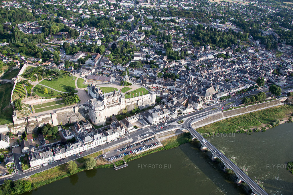 Vue aérienne: Vue de la ville à Amboise dans le département Indre et Loire, France. Photo: IMG_082363.jpg prise le 20/06/2015 par Werner Riehm/FLY-FOTO.eu – Résolution de l'original: 5472 x 3648 px