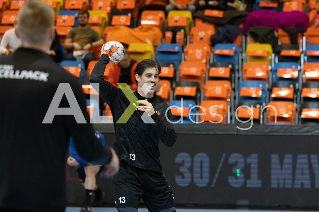 Handball I Herren I Saison 2025-2026 I EHF EUROPEAN LEAGUE 2025/26 | Men I Main Round I 2. Spieltag I Kadetten Schaffhausen - TSV Hannover-Burgdorf I 24.02.2026 | 13 Juan Castro Alvarez (ES) (Kadetten Schaffhausen) – Rückraum mitte - Warmup - Realisiert mit Pictrs.com