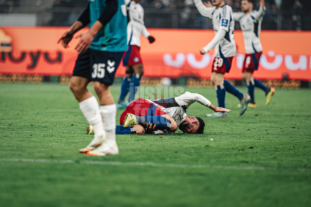 Fußball | Männer | Saison 2024/2025 | 2. Fußball-Bundesliga | 18. Spieltag | Hamburger SV vs. 1. FC Köln | 18.01.2025 | Das Foul an Marco Richter (#20, HSV) führt zum Elfmeter