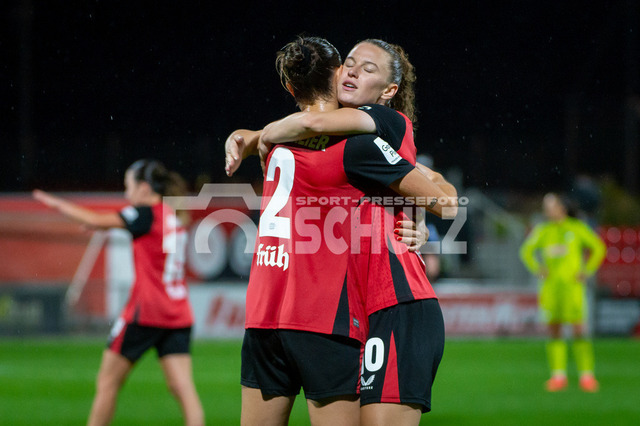 20240927_NSZ_7484 | Freude nach dem Sieg bei Selina Ostermeier (Bayer Leverkusen,No.02) und Synne Skinnes Hansen (Bayer Leverkusen,No.10)DEU, Leverkusen, 27.09.2024 Fußball, Frauen, Google Pixel Frauen-Bundesliga, Saison 2024/2025, 4. Spieltag, Bayer 04 Leverkusen - TSG HoffenheimDIE DFB-RICHTLINIEN UNTERSAGEN JEGLICHE NUTZUNG VON FOTOS ALS SEQUENZBILDER UND/ODER VIDEOÄHNLICHE FOTOSTRECKEN - Realisiert mit Pictrs.com