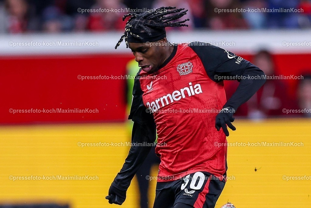 Lev02022502173 | 02.02.2025, Fußball, Bayer 04 Leverkusen - TSG 1899 Hoffenheim, 1. Fußball Bundesliga, 20. Spieltag, BayArena, Saison 2024 2025: Jeremie Frimpong (Bayer04 Leverkusen #30)DFB regulations prohibit any use of photographs as image sequences and or quasi-video.