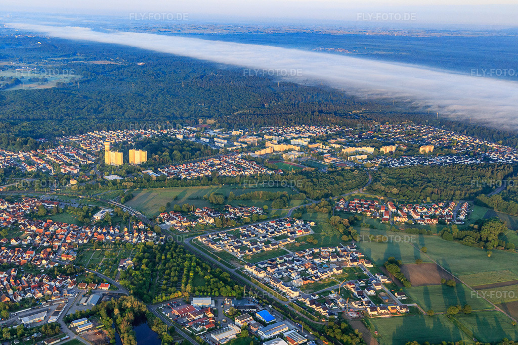 Luftbild: Stadtübersicht von Nordosten mit Ortsteil Dorschberg in Wörth am Rhein im Bundesland Rheinland-Pfalz in Deutschland. Foto: IMG_114310.jpg vom 30.05.2019 durch Werner Riehm/FLY-FOTO.de