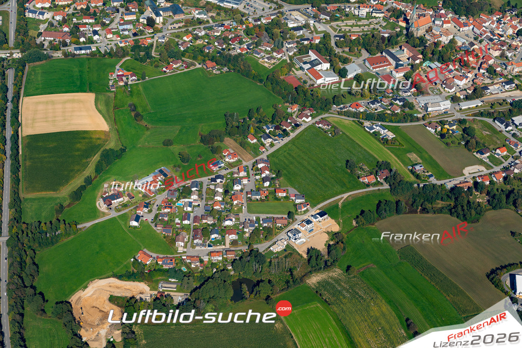 Die Luftaufnahme Hötzendorf - Tittling wurde 2021 mittels Flugzeug (keine Drohne) erstellt. Hohe Auflösung -für große Poster und Wandbilder geeignet!
