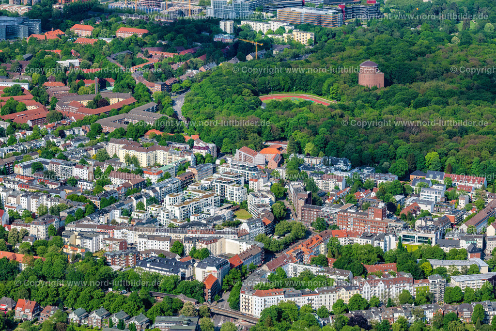 Hamburg_Winterhude_ELS_8421180522 | HAMBURG 18.05.2022 Stadtteilansicht von Winterhude Winterhuder Marktplatz in der Hansestadt Hamburg. // View of the Winterhude part on the Eastern riverbank of the Aussenalster in the Hanseatic city on place Winterhuder Marktplatz of Hamburg in Germany. Foto: Martin Elsen