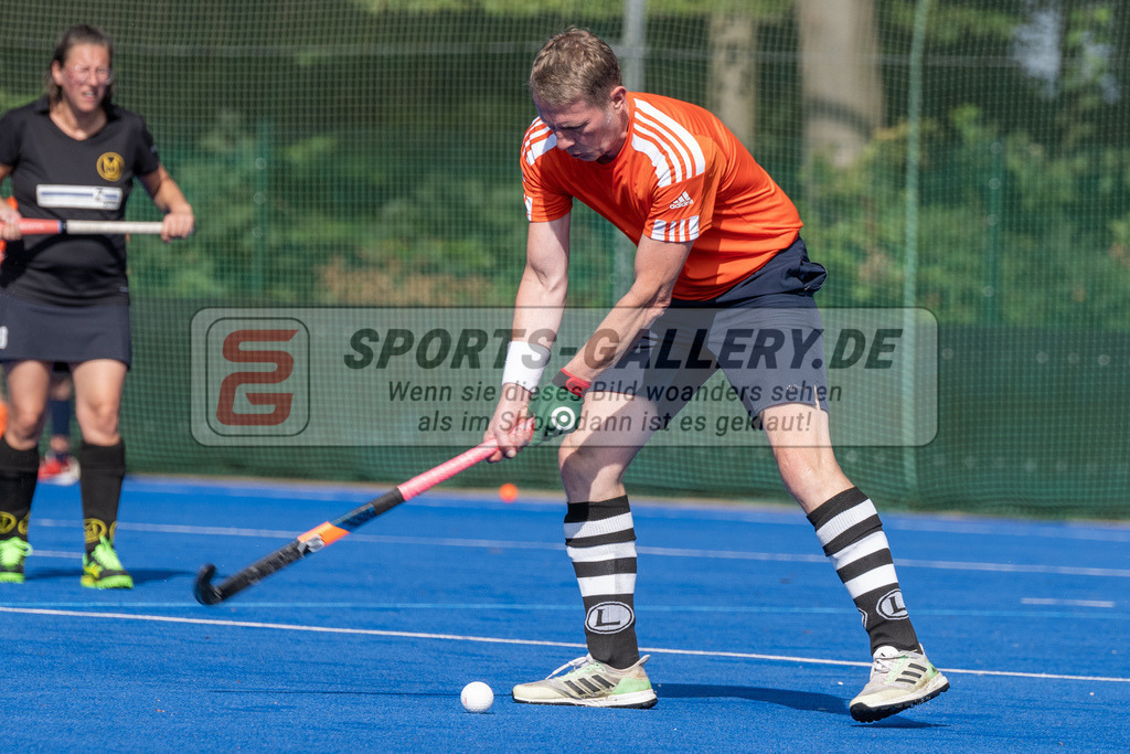 SFE_20240817_0046 | Krefeld, Deutschland, 17.08.2024:  European Cup for Recreational Hockey Players im KTHC Stadion Rot-Weiss Köln Tennis and Hockey Club am 17.08.2024 in Krefeld, Deutschland. (Foto von Stephan Fehrmann)Krefeld, Germany, 17.08.2024: European Cup for Recreational Hockey Players in KTHC Stadion Rot-Weiss Köln Tennis and Hockey Club at 17.08.2024 in Krefeld, Deutschland. (Foto from Stephan Fehrmann)