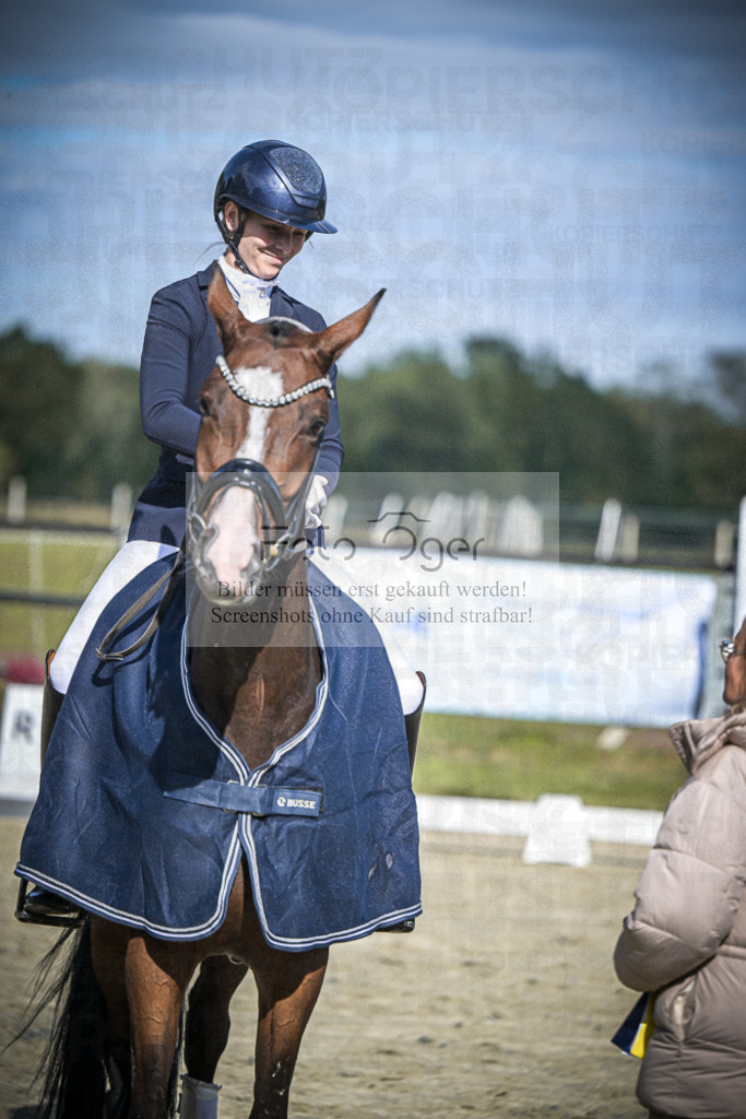 DOS_0011 | Entdecke hochwertige Reitturnierfotos von Foto Oger. Professionell, emotional und authentisch – jetzt Lieblingsmomente im Shop bestellen.Deutschlandweite Turnierfotografie. - Realisiert mit Pictrs.com
