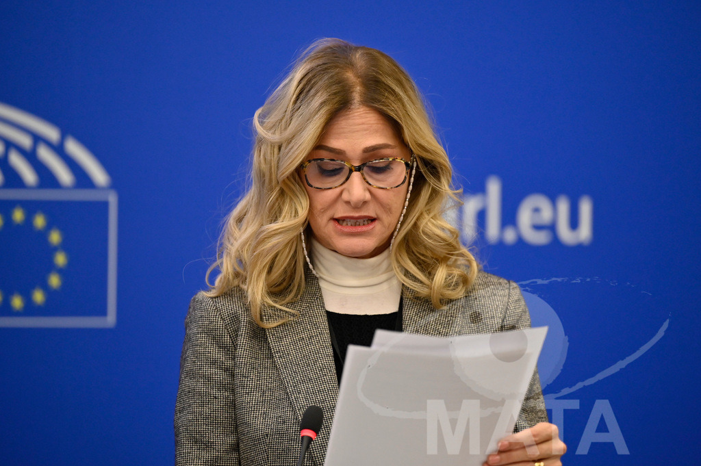 _DWI0087 | Politikerin Francesca Donato bei einer Pressekonferenz zum Thema 'Alarmierende Statistiken zu den Folgen des COVID-Lockdowns' im Europäischen Parlament. Straßburg, 18.01.2023 - Realisiert mit Pictrs.com