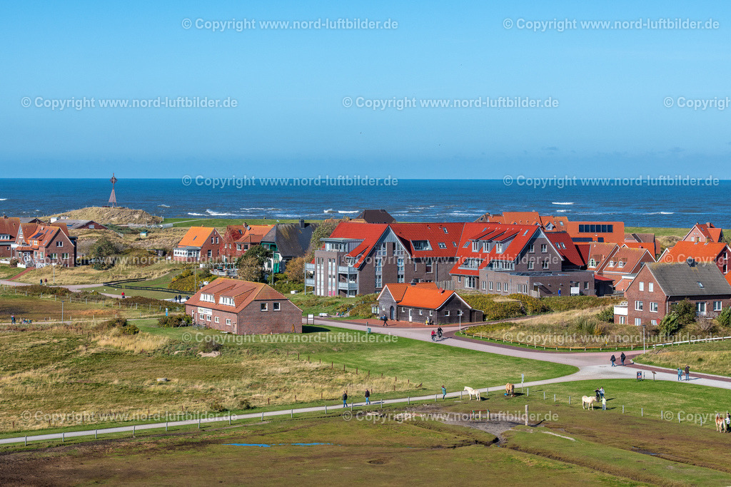 Baltrum_Ortsansicht_ELS_5372091022 | BALTRUM 09.10.2022 Ortsansicht der Straßen und Häuser der Wohngebiete in Baltrum im Bundesland Niedersachsen, Deutschland. // Town View of the streets and houses of the residential areas in Baltrum in the state Lower Saxony, Germany. Foto: Martin Elsen