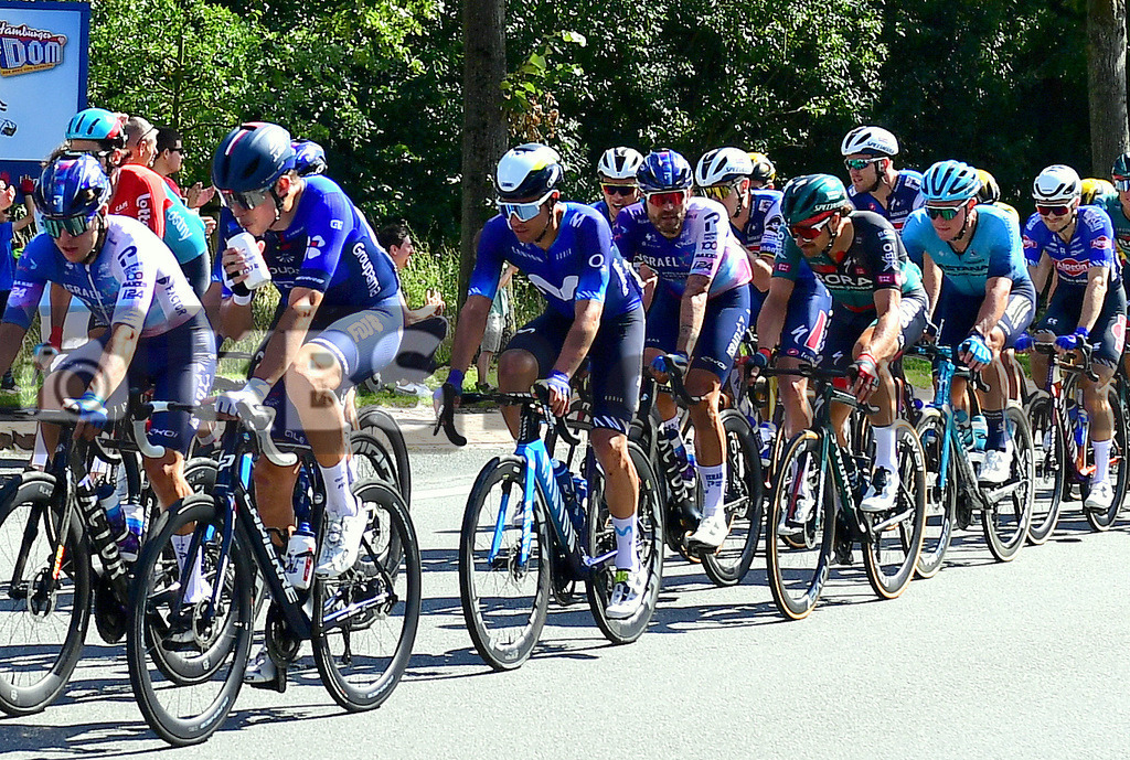 KBS Picture_Cyclassics-Hamburg2023_200823_056 | Zabel Rick (Israel-Premier Tech) bei der Cyclassics auf der Pinneberger Strasse in Rellingen ,Bemer Cyclassics Hamburg Radrennen 2023 , Durch Hamburg und Schleswig-Holsten ,UCI-WorldTour-Rennen Profi-Elite Herren ca.200KM , Amateurradfahrer Jedermann Rennen 60KM ,Amateurradfahrer Jedermann Rennen 100KM , - Realisiert mit Pictrs.com
