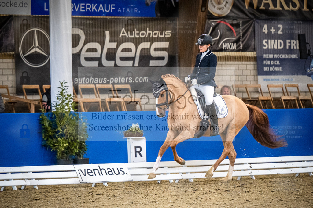 DOS_2201 | Entdecke hochwertige Reitturnierfotos von Foto Oger. Professionell, emotional und authentisch – jetzt Lieblingsmomente im Shop bestellen. - Realisiert mit Pictrs.com