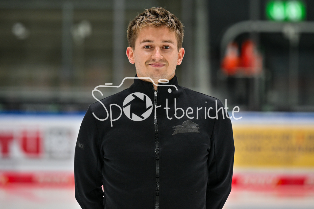 Augsburger Panther 2025/26 | im Bild Sebatian LINDERMAYR - Physiotherapie / Einzelfoto / Freisteller / Media Day Augsburger Panther: Curt-Frenzel Stadion am 06.08.2025