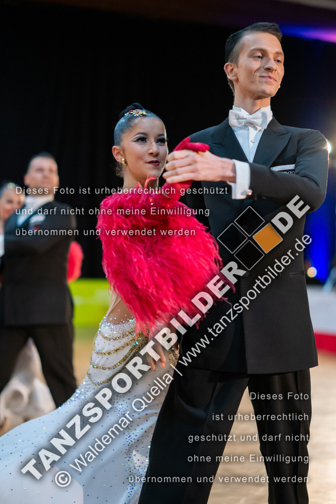 20250118-11440 | Hier finden Sie Tanz Bilder vom Latein und Standard Formationen tanzen. Sportbilder vom Tanzsport. Schöne Fotos und von Weltmeisterschaft, Europameisterschaft, Bundesliga, Regionalliga, Oberliga und Landesliga sowie von GOC Stuttgart, DanceComp, WM Bremen
