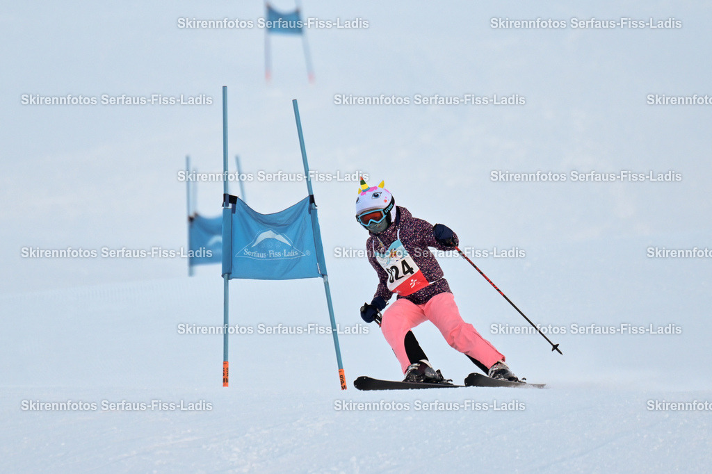 SRF_25.12.2025_0078 | Skirennfotos,Serfaus,Fiss,Ladis,Kinderskirennen,Winter,Tirol,Oberland,skirace,SFL,feelfree,weil wir's genießen,ski,Ski,skifahren,Sonnenplateau, - Realisiert mit Pictrs.com