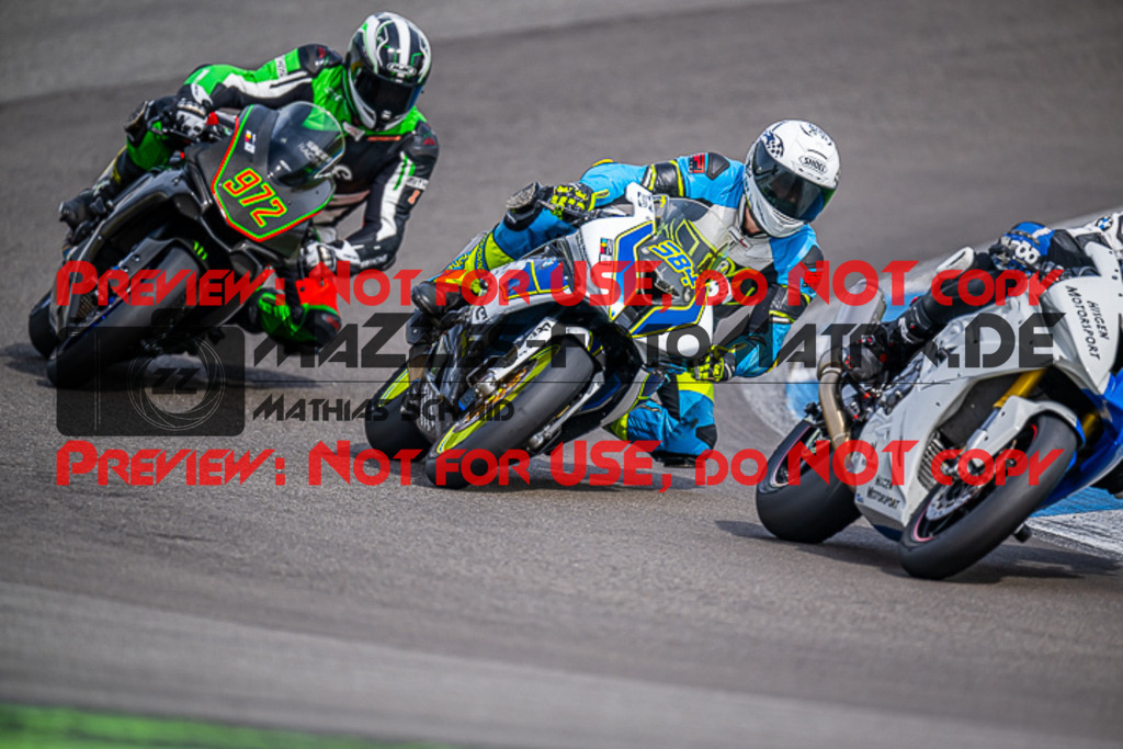 MaZZes_FotoMatrix_230410_2865-2 | WEISS