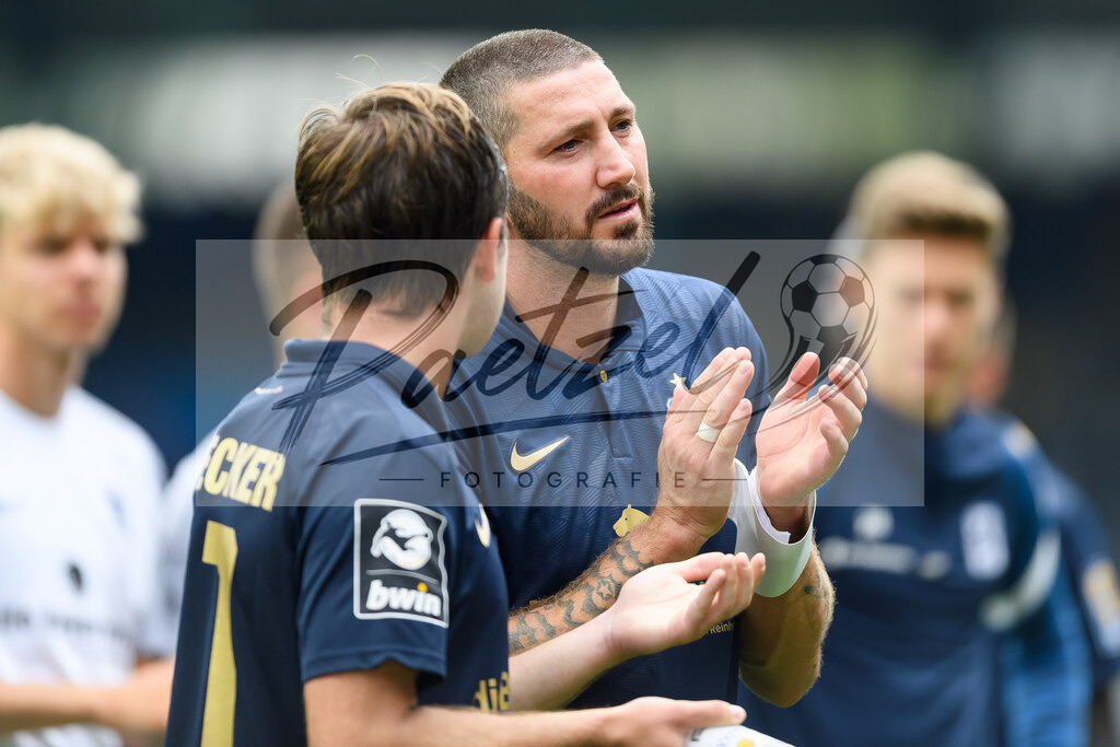 EBSTSV20210828_082 | Fussball, Herren: Sascha Moelders (TSV 1860 Muenchen) enttaeuscht beim Spiel der 3. Liga zwischen Eintracht Braunschweig und TSV 1860 Muenchen im Eintracht-Stadion am 28.08.2021 in Braunschweig, Deutschland.DFB / DFL REGULATIONS PROHIBIT ANY USE OF PHOTOGRAPHS AS IMAGE SEQUENCES AND/OR QUASI-VIDEO. - Realisiert mit Pictrs.com