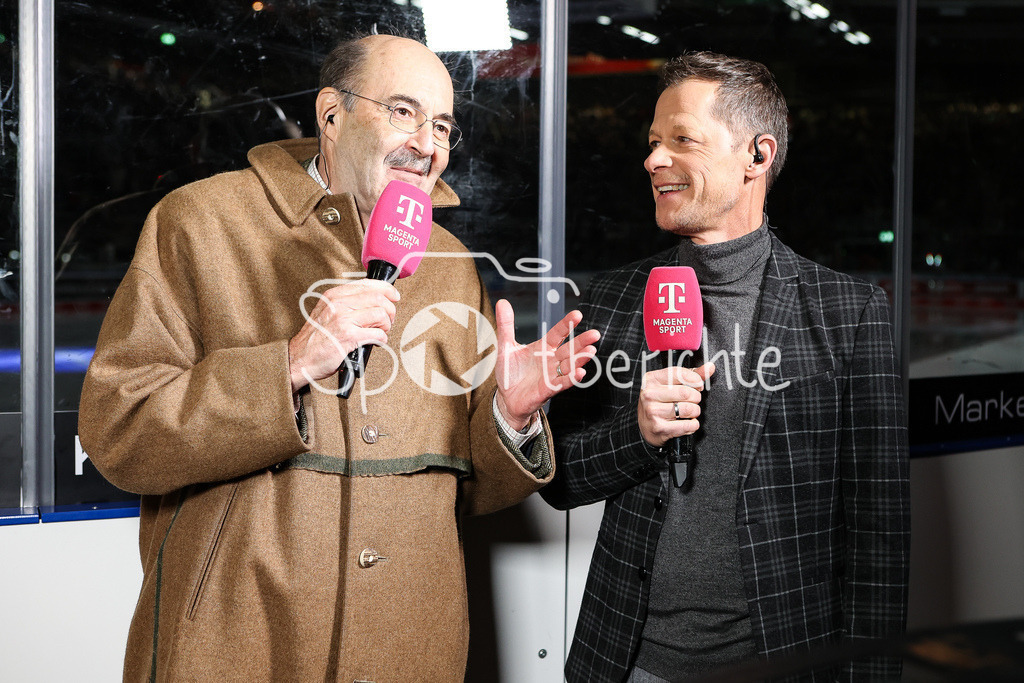 Augsburger Panther - Nürnberg ICE Tigers | Fritz von Thurn und Taxis am Mikrofon von Magenta Sport beim DEL Retro Spiel zwischen Augsburg und Nürnberg / Sascha BANDERMANN