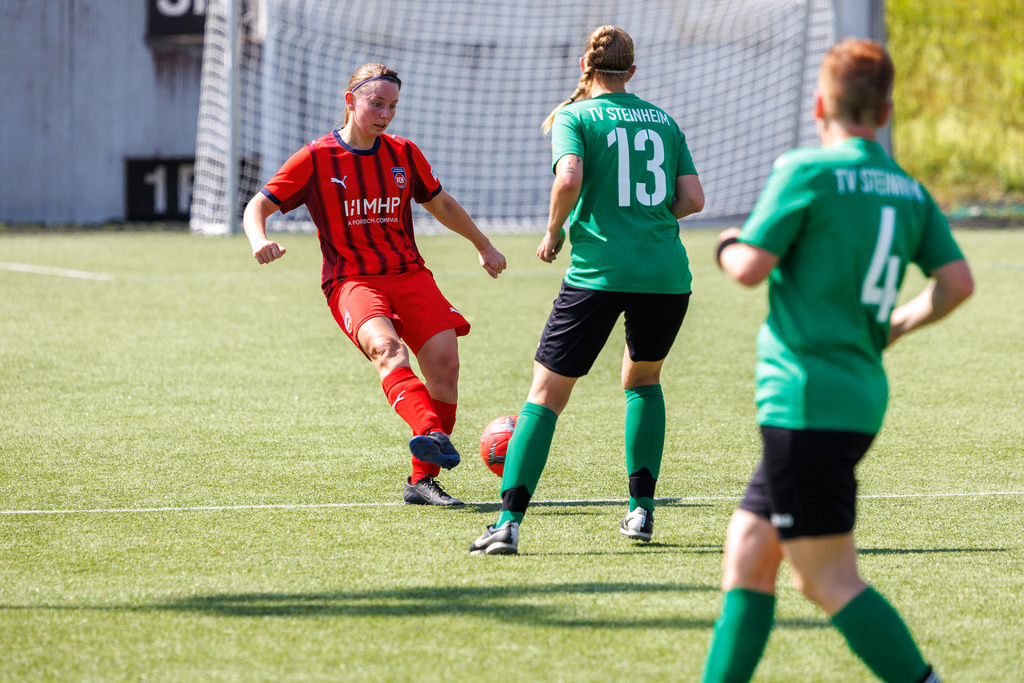 FCHTVS_260531_6486 | 1.FC Heidenheim 1846 II vs. TV Steinheim, Fußball, Frauen, Bezirksliga, 2025/2026, Meisterrunde, 5. Spieltag, 31.05.2026 in Heidenheim, Kunstrasen b. Voith-Arena West(Foto: Michael Bulling) - Realisiert mit Pictrs.com