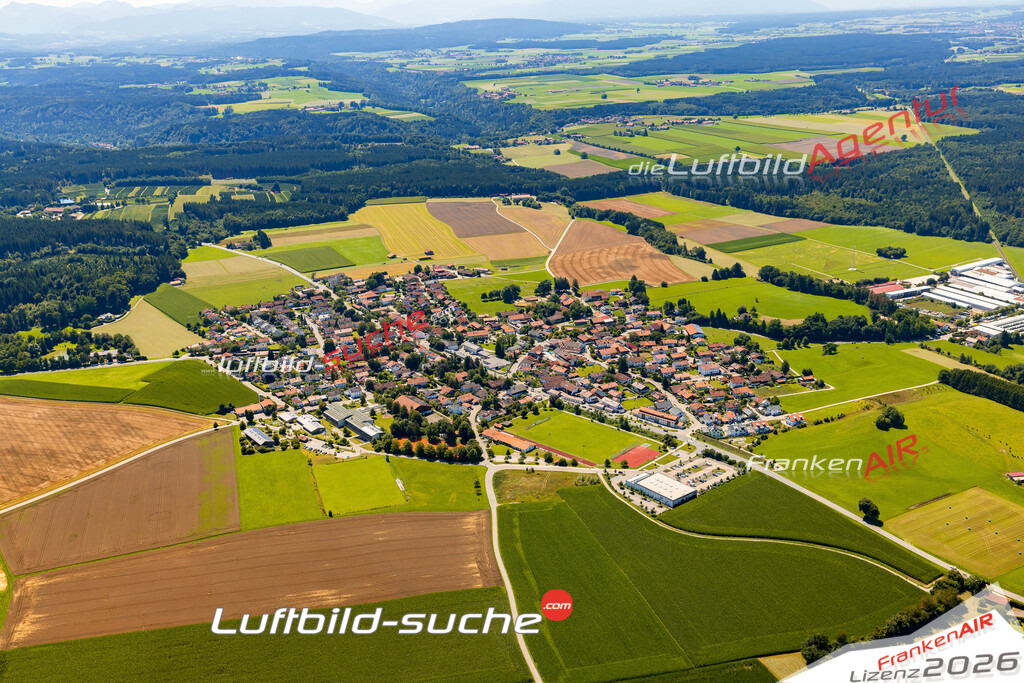 Luftaufnahme von Großhelfendorf Aying Bild- Das Luftbild wurde 2025 vom UL-Flugzeug heraus erstellt ( keine Drohne ) - Hochauflösende Luftaufnahme -Nicht vergleichbar mit Google Maps oder Satelittenbilder- Die Geschenkidee !Mit Lizenz und Bildrechte bestellbar