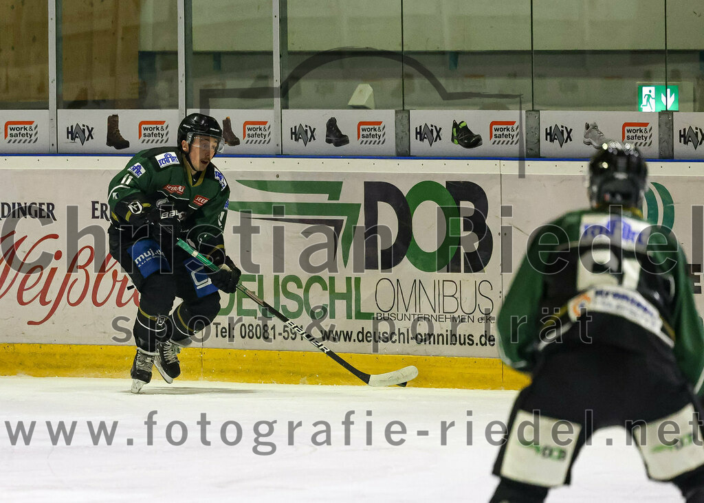 2023-02-10_041_TSV_Erding_gegen_ERSC_Amberg | Erding, Deutschland, 10.02.2023:
Eishockey, Bayernliga Meisterrunde Gruppe B 2022 / 2023, 3. Spieltag, TSV Erding gegen ERSC Amberg, Endergebnis: 6:3

Sebastian Busch (Erding Gladiators, #11), Roni Rukajärvi (Erding Gladiators, #61)

Foto: Christian Riedel / fotografie-riedel.net
