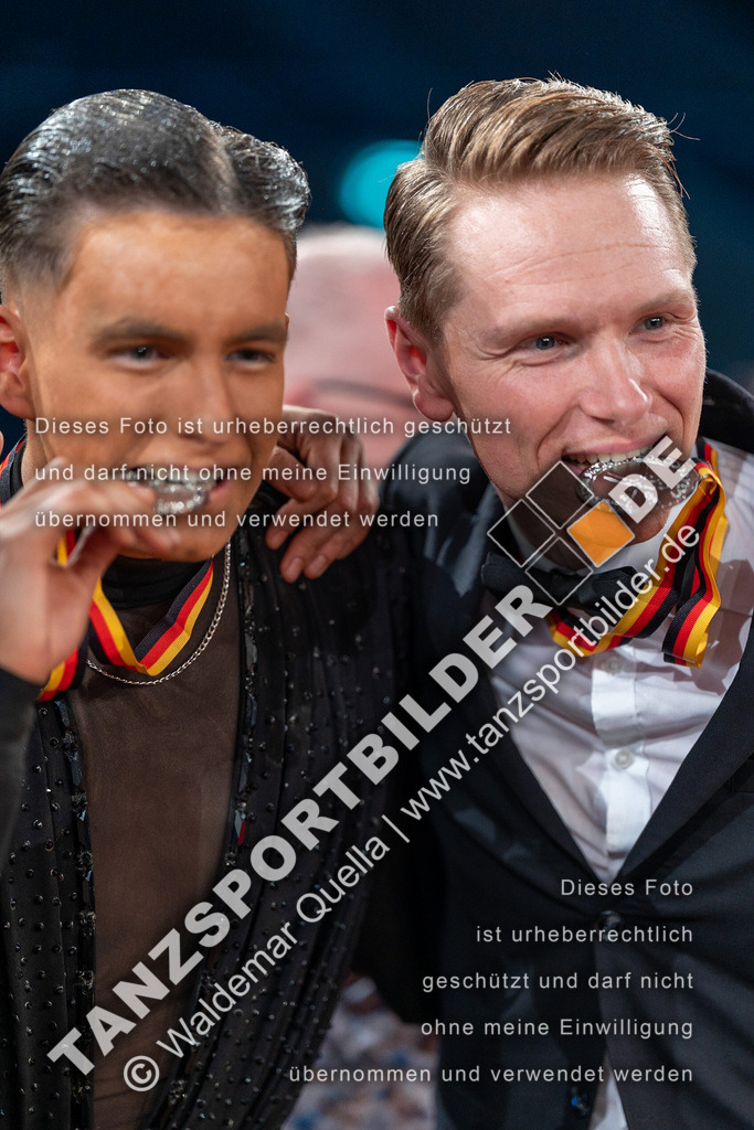 20231111-07461 | Hier finden Sie Tanz Bilder vom Latein und Standard Formationen tanzen. Sportbilder vom Tanzsport. Schöne Fotos und von Weltmeisterschaft, Europameisterschaft, Bundesliga, Regionalliga, Oberliga und Landesliga sowie von GOC Stuttgart, DanceComp, WM Bremen