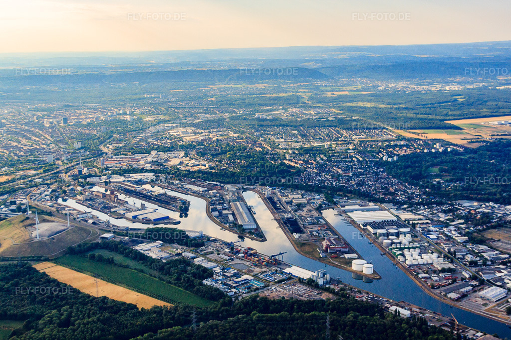 Luftbild: Rheinhäfen Karlsruhe im Ortsteil Mühlburg in Karlsruhe im Bundesland Baden-Württemberg in Deutschland. Foto: IMG_69797.jpg vom 06.07.2014 durch Werner Riehm/FLY-FOTO.de