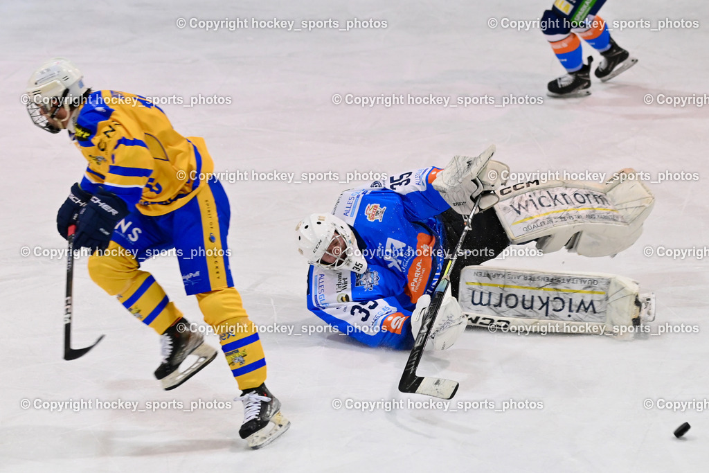 ESC SPARKASSE STEINDORF vs. 1. EHC ALTHOFEN | #11 Witting Samuel EHC Althofen, #35 Mayrobnig Marco ESC Steindorf, ESC SPARKASSE STEINDORF vs. 1. EHC ALTHOFEN, ESC SPARKASSE STEINDORF vs. 1. EHC ALTHOFEN am 30.11.2025 in Steindorf (Ossiachersee Halle), Austria, (Photo by Bernd Stefan)