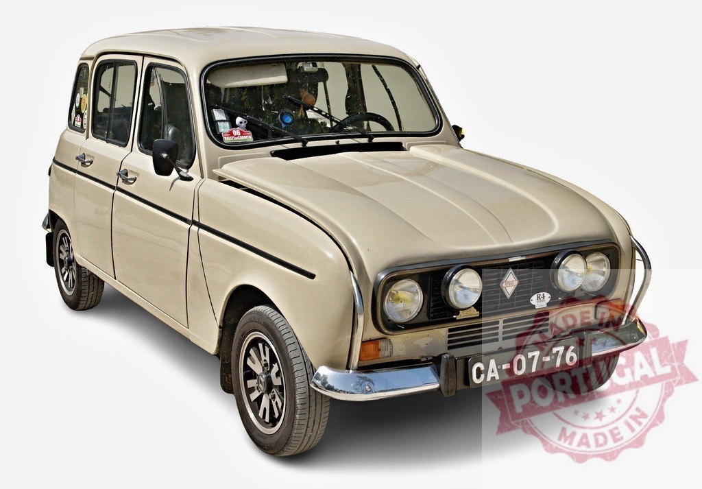 Beige Renault 4 vintage classic car isolated | Beige Renault 4 vintage car with chrome details and license plate - Realisiert mit Pictrs.com