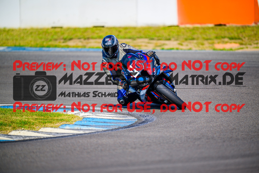 MaZZes_Fotomatrix_20250816_6007705_8378 | WEISS