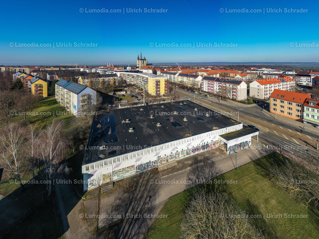 10049-51610 - Ehemaliges Einrichtungshaus _ Halberstadt | default - Realisiert mit Pictrs.com