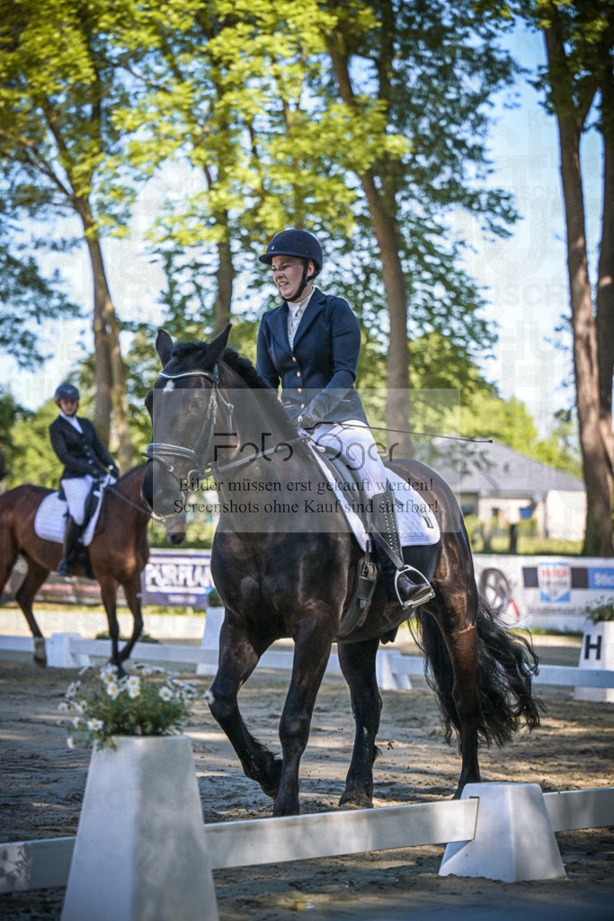DOS_4086 | Entdecke hochwertige Reitturnierfotos von Foto Oger. Professionell, emotional und authentisch – jetzt Lieblingsmomente im Shop bestellen.Deutschlandweite Turnierfotografie. - Realisiert mit Pictrs.com