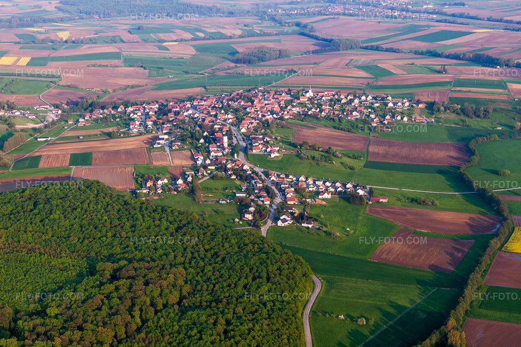 Aerial view: Schoenenbourg in Schœnenbourg in the state Bas-Rhin, France. – Photo: IMG_56847.jpg taken on 05/05/2013 by Werner Riehm/FLY-FOTO.com – Resolution of the original: 4752 x 3168 px