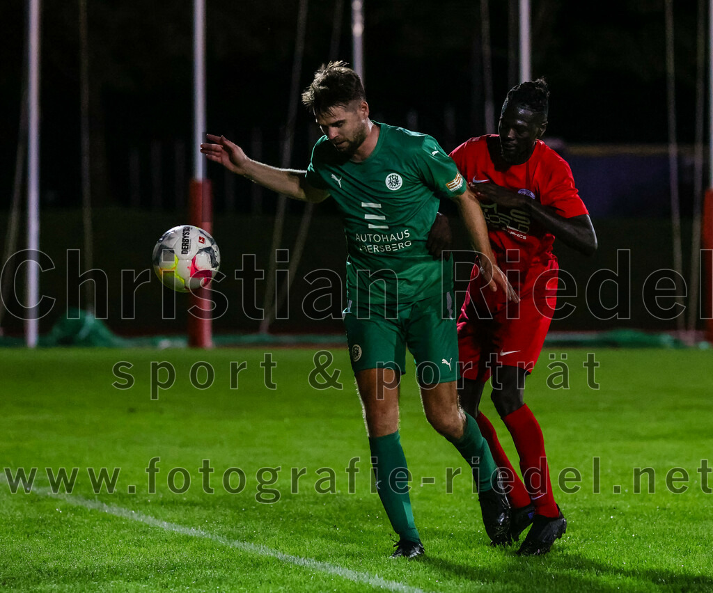 2023-09-01_075_SC_Baldham-Vaterstetten_gegen_TSV_1877_Ebersberg | Vaterstetten, Deutschland, 01.09.2023:
Fußball, Kreisliga 2023 / 2024, 3. Spieltag, SC Baldham-Vaterstetten gegen TSV 1877 Ebersberg, Ergebnis: 1:2

Stefan Niedermaier (TSV 1877 Ebersberg, #14), Samuel Renold (SC Baldham-Vaterstetten, #15)

Foto: Christian Riedel / fotografie-riedel.net