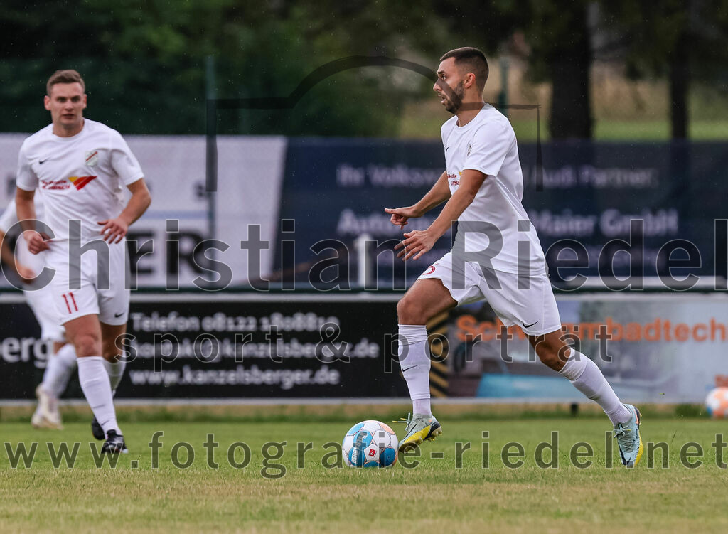2023-06-30_030_FC_Langengeisling_gegen_VfB_Forstinning | Erding, Deutschland, 30.06.2023:
Fußball, Bezirksliga Oberbayern Ost 2023 / 2024, Testspiel, FC Langengeisling gegen VfB Forstinning, Endergebnis: 3:0

Ante Basic (VfB Forstinning, #6)

Foto: Christian Riedel / fotografie-riedel.net