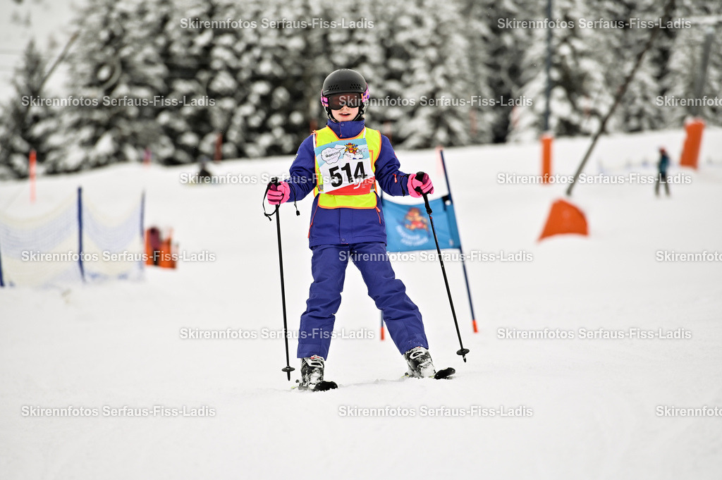 SRF_20.02.2026_0410 | Skirennfotos,Serfaus,Fiss,Ladis,Kinderskirennen,Winter,Tirol,Oberland,skirace,SFL,feelfree,weil wir's genießen,ski,Ski,skifahren,Sonnenplateau, - Realisiert mit Pictrs.com