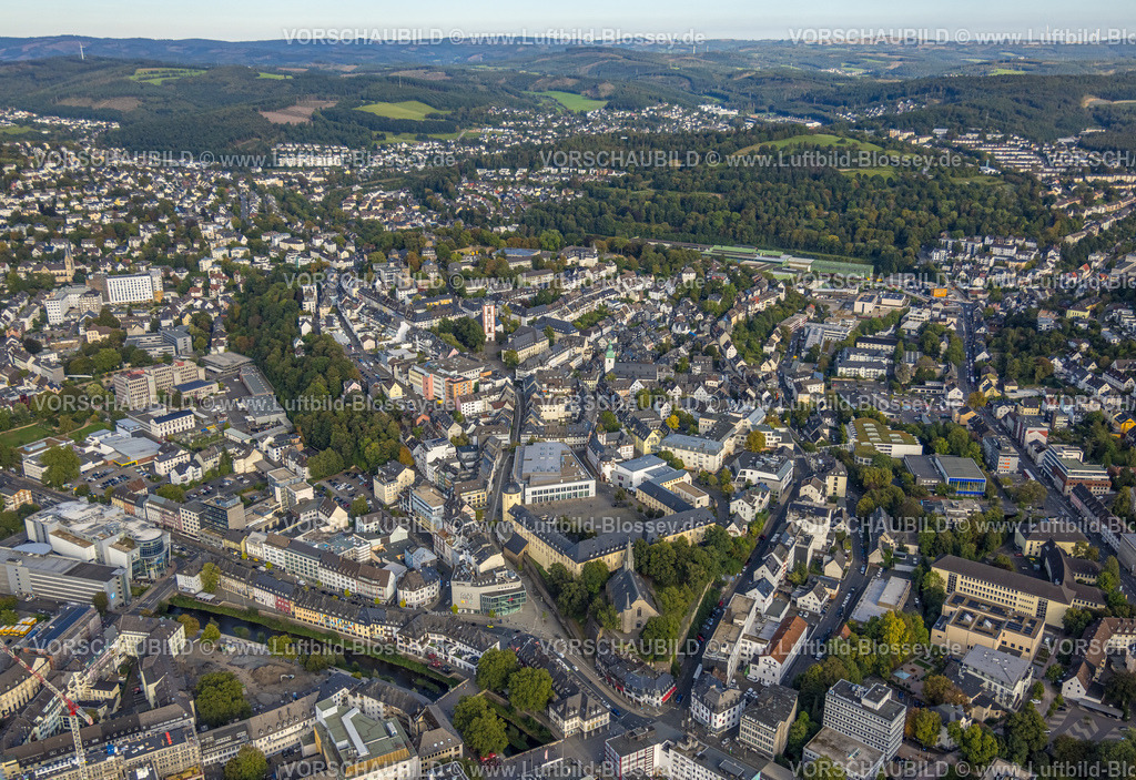 Siegen230912559 | Luftbild, Ortsansicht mit evang. Nikolaikirche und kath. Kirche St. Marien, Universität Siegen - Campus Unteres Schloss, Rathaus, Siegen-Kernband, Siegen, Siegerland, Nordrhein-Westfalen, Deutschland