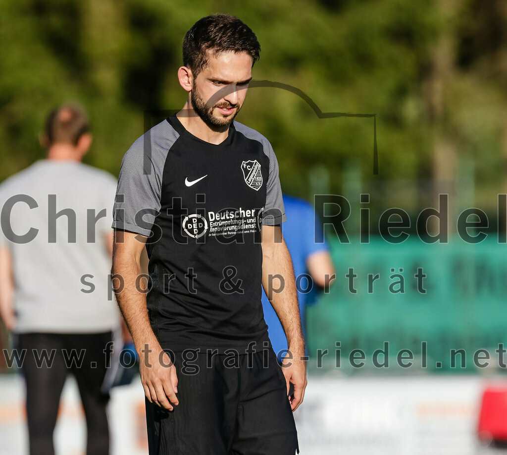 2023-07-14_020_FC_Langengeisling_gegen_FC_Velden-Eberspoint | Erding, Deutschland, 14.07.2023:
Fußball, Bezirksliga Oberbayern Ost 2023 / 2024, Testspiel, FC Langengeisling gegen FC Velden-Eberspoint, Endergebnis: 5:0

Kilian Stenzel (FC Langengeisling, #32)

Foto: Christian Riedel / fotografie-riedel.net